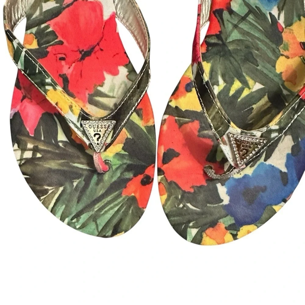 Guess tropical floral flip flop sandals 7.5